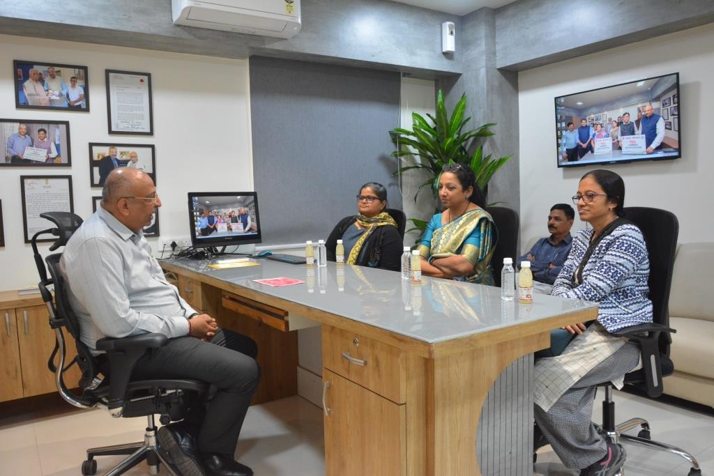 Jeevanbharti School Principal Shri Pinky Mali and Shishikgan visited the Donate Life office.